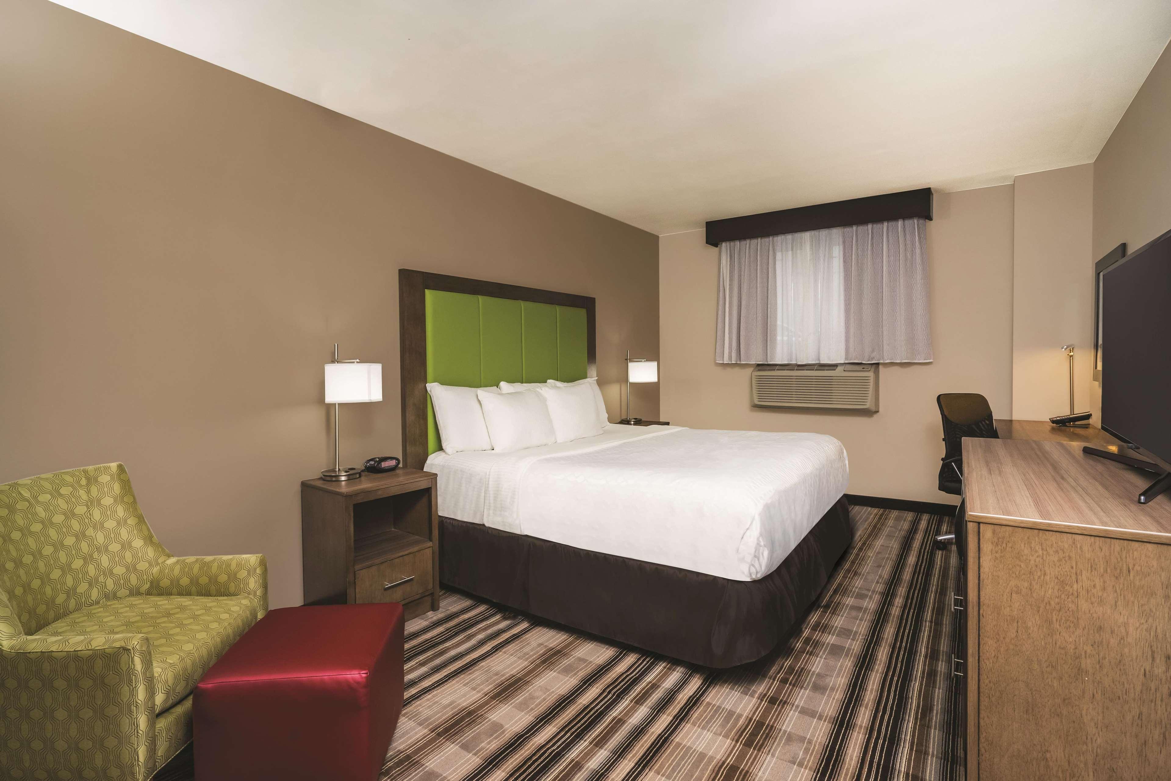 La Quinta By Wyndham Brooklyn Central New York Exterior photo