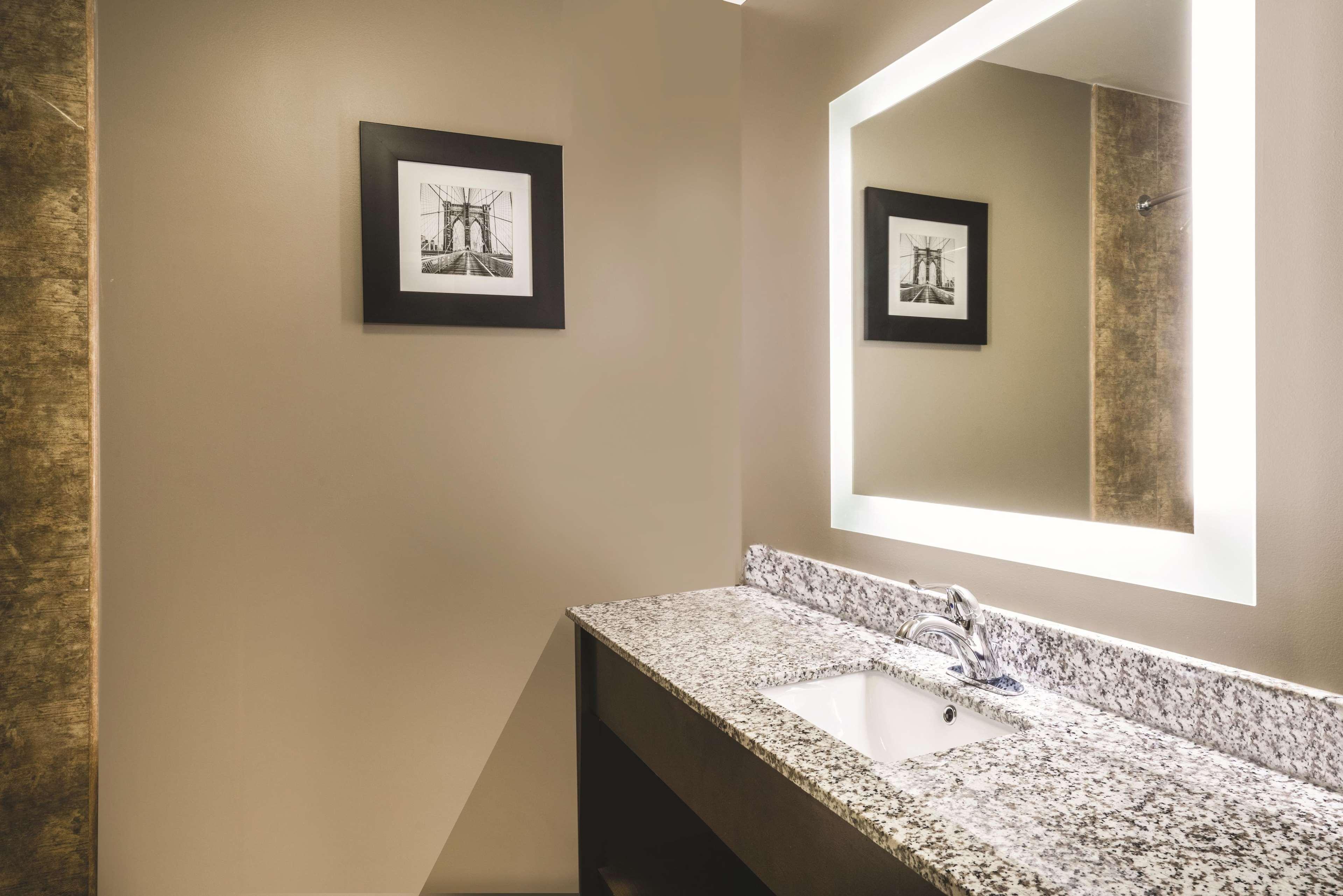 La Quinta By Wyndham Brooklyn Central New York Exterior photo